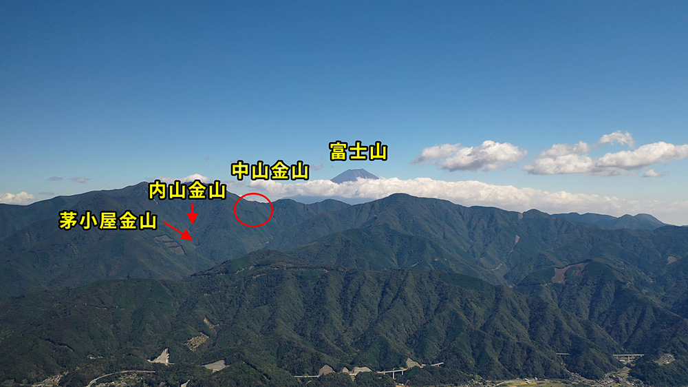 身延山頂から見える湯之奥金山